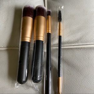 Bs-mall Set of 4 make up brushes new  in package